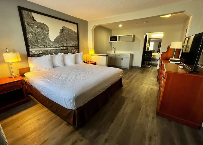 Super 8 By Wyndham Sealy