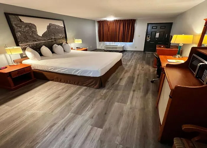 Super 8 By Wyndham Sealy