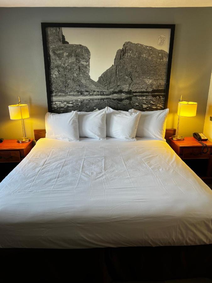 Super 8 By Wyndham Hotel