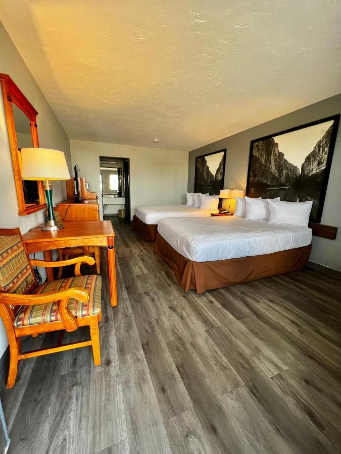 Super 8 By Wyndham Hotel