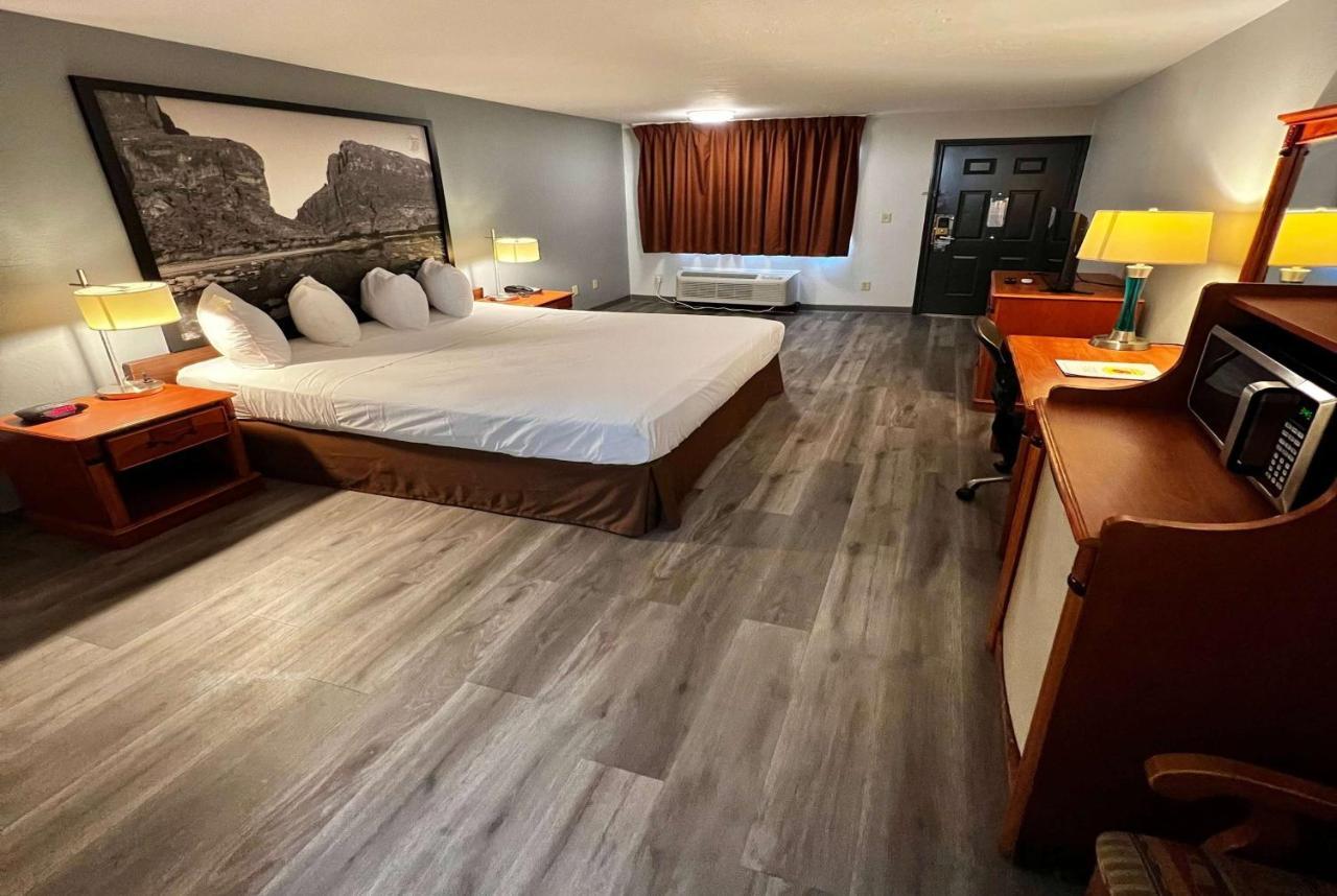 Super 8 By Wyndham 2* Sealy